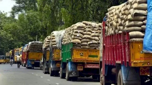 ভারতের সাথে রাজনৈতিক টানাটানি: তবু ৫০ মেট্রিক টন চাউল আমদানি !