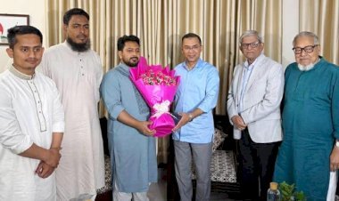 এনসিপি নেতা নাহিদ ইসলামের বাসায় গিয়ে সাক্ষাৎ করলেন বিএনপির চেয়ারম্যান