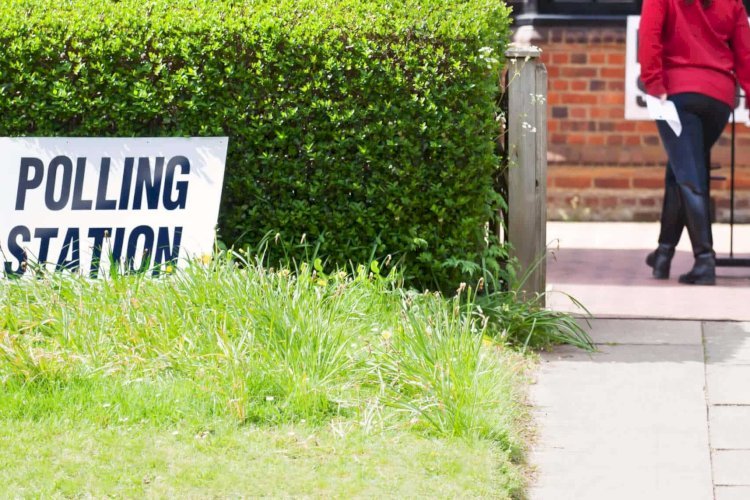 মে মাসে আগের মতোই হবে ৩০টি কাউন্সিল নির্বাচন, পিছু হটল ব্রিটিশ সরকার