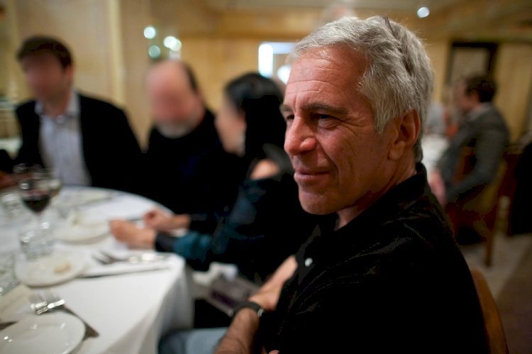 এপস্টেইন–ম্যান্ডেলসন কেলেঙ্কারিতে ব্রিটিশ সরকারে তীব্র ঝড়: দুই ঠিকানায় পুলিশ তল্লাশি শুরু