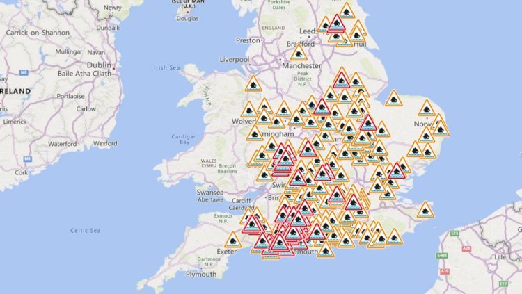 যুক্তরাজ্যজুড়ে ভয়াবহ আবহাওয়ার সতর্কতা জারি: ব্যাপক বন্যা ও তুষার ঝড়ের আশঙ্কা