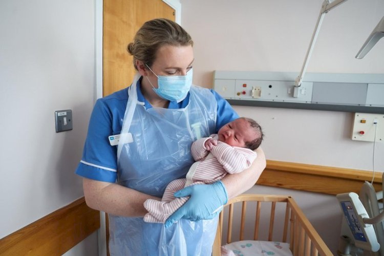 ইংল্যান্ডে মেনিনজাইটিসের জাতীয় দুর্যোগ ঘোষণা — প্রাণঘাতী রোগের প্রথম কেস