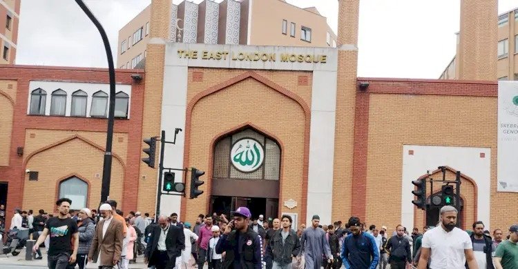 ईस्ट लंदन मस्जिद में रोज़ाना दो हज़ार लोगों को मुफ्त इफ्तार