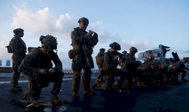 “সত্যি বলতে, আমার সবচেয়ে পছন্দের বিষয় হলো ইরানের তেল দখল করা” : ট্রাম্প