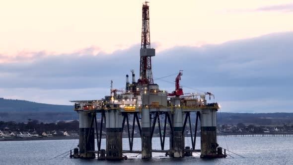 ব্রিটেনসহ আন্তর্জাতিক উদ্যোগে জরুরি ভিত্তিতে ৪০০ মিলিয়ন ব্যারেল তেল বাজারে ছাড়ছে