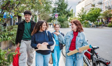 উন্নত জীবনের খোঁজে দেশ ছাড়তে চায় জার্মানির তরুণরা