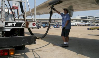 ইউরোপে জ্বালানি সংকট  তীব্রতর হচ্ছে: ছয় সপ্তাহেই থমকে যেতে পারে বিমান চলাচল