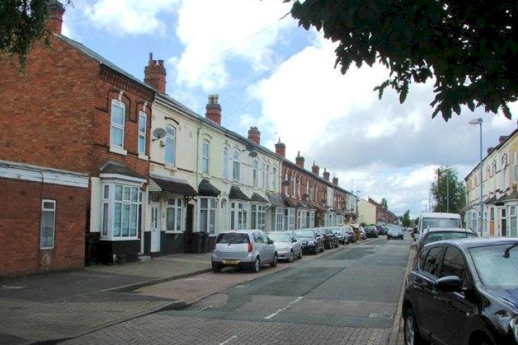 বার্মিংহামে স্ত্রীকে ফুটন্ত তেল দিয়ে ঝলসে হত্যাচেষ্টা—বাংলাদেশি বংশোদ্ভূতের ২৬ বছরের কারাদণ্ড