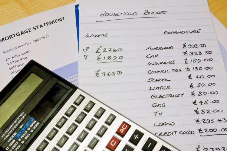 যুক্তরাজ্যে রেকর্ড গতিতে কর বাড়ছে, পরিবারগুলোর বোঝা বছরে প্রায় £৪,০০০