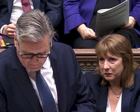 নিয়োগ বিতর্কে সংসদে ব্রিটিশ প্রধানমন্ত্রী স্যার স্টারমার প্রায় কেঁদেই ফেলছিলেন