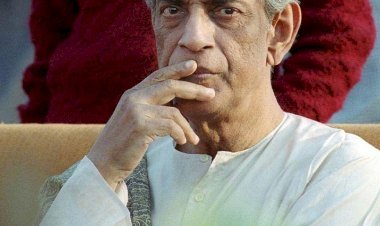 সত্যজিৎ রায়ের চলচ্চিত্র: সময়কে ছুঁয়ে থাকা এক চিরন্তন শিল্পভাষা