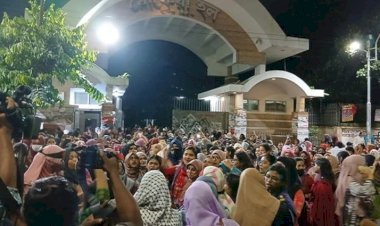 ঢাবিতে প্রধানমন্ত্রীর সফর ঘিরে বিক্ষোভ, শিক্ষামন্ত্রীর পদত্যাগে ২৪ ঘণ্টার আল্টিমেটাম