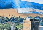 Großbrand auf Stoppelfeld in Limmer: 101 Feuerwehrleute bringen Feuer unter Kontrolle