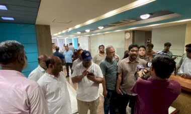 চট্টগ্রামে ব্যাংক আমানত তুলতে না পেরে গ্রাহকদের বিক্ষোভ, জরুরি চিকিৎসাও অনিশ্চিত