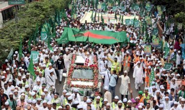 ঈদে মিলাদুন্নবী: নবীজি (সা:) এর প্রতি ভালোবাসা, নাকি শরিয়তে নির্ধারিত উৎসব?