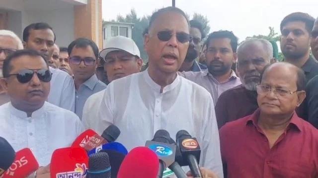 ঋণের বোঝায় আগামীতে সরকারি কর্মকর্তা-কর্মচারীদের বেতন দেওয়াও কঠিন হতে পারে: বিদ্যুৎমন্ত্রী