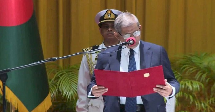 রাষ্ট্রপতি মির্জা ফখরুলের শপথ, একই সন্ধ্যায় মন্ত্রিসভায় বড় রদবদল