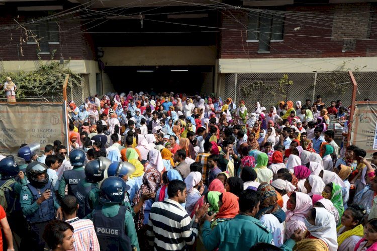 মধ্যপ্রাচ্যের যুদ্ধের ধাক্কায় ৬ লাখ চাকরি ঝুঁকিতে, দারিদ্র্যের ফাঁদে আরও ১২ লাখ : বিশ্ব ব্যাংক