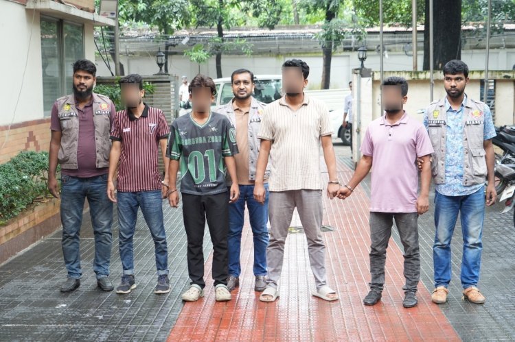 ঢাকায় ধারাবাহিক ককটেল বিস্ফোরণ, ৯ হাজার মুখোশ উদ্ধারের দাবি পুলিশের