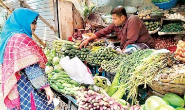 দেশে সংসার চালাতে হিমশিম পরিবার, ঋণ বাড়ার পেছনে বাজারের আগুন