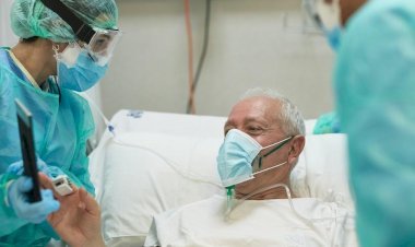 ব্রিটেনে বাড়ছে ‘আমেরিকান কোভিড’